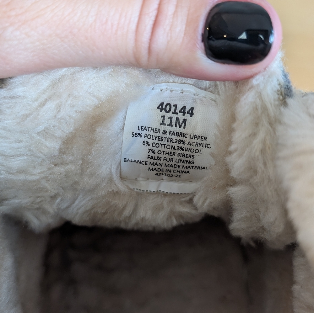 Minnetonka | Grey Suede Torrey Indoor / Outdoor Slippers, Size 11 - Picture 14 of 16